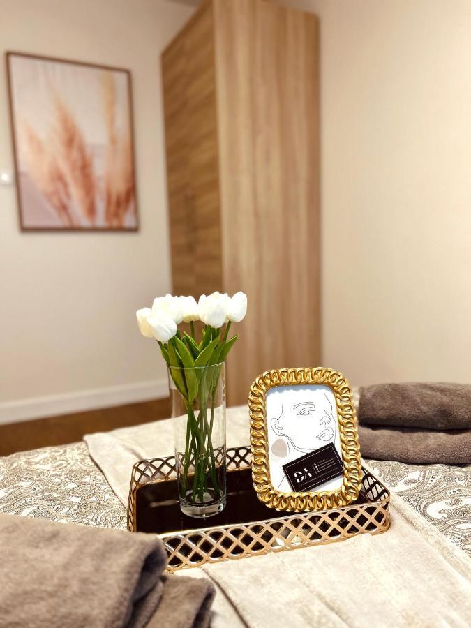 Downtown Apartments Presley Air-Conditioned Rzeszow Dış mekan fotoğraf